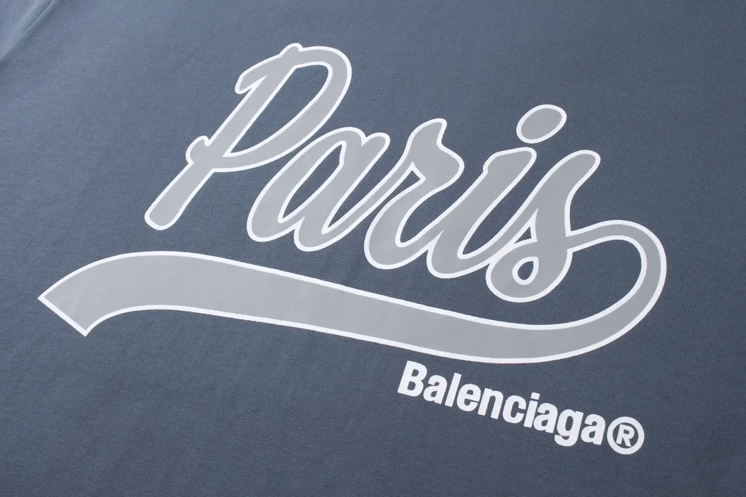 【 . Quality】BALENCI*GA/ .SS 24 New Arrival， enjoy Paris T . . Authentic ， ！ ZP 。 260 ， . ， ，。 。 . ， 。 OS . Same Style ：BL 233370 ： ，Red Size：XS S M L